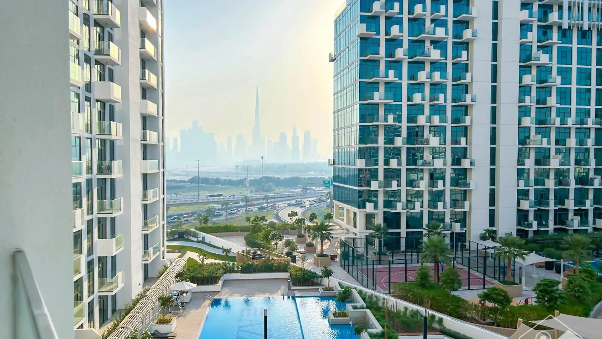 Cozy Studio With Balcony & Stunning Views Dubai Apartment