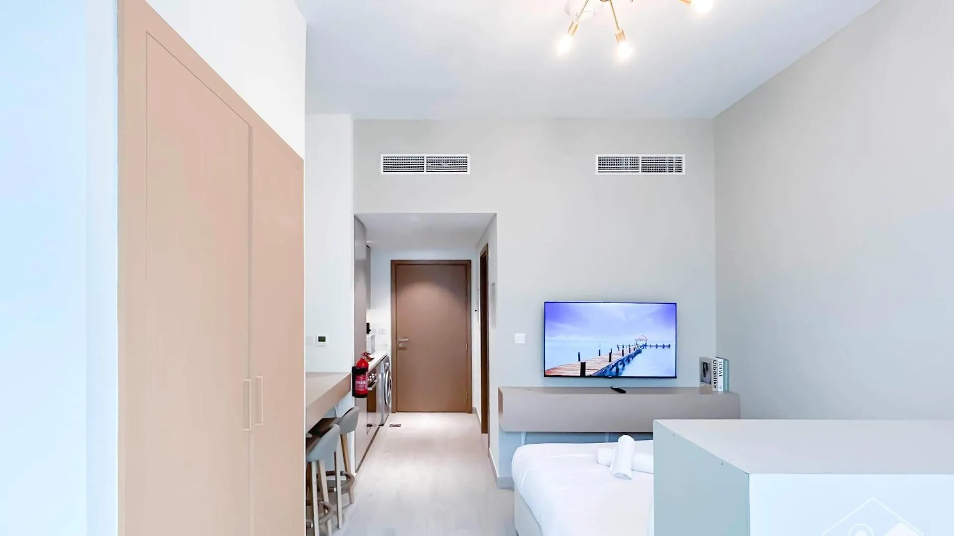 Cozy Studio With Balcony & Stunning Views Dubai 0*,
